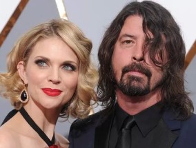 戴夫·格罗尔(Dave Grohl)透露婚外情是他为挽救妻子乔丁·布鲁姆(Jordyn Blum)的婚姻所做的“最后一搏”