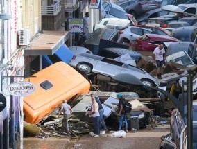 西班牙洪水造成的痛苦加剧，死亡人数上升至158人，搜救工作正在进行