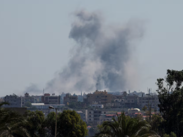 Smoke billows over southern Lebanon following an Israeli strike, amid ongoing cross-border hostilities between Hezbollah and Israeli forces, as seen from Tyre, Lebanon September 25, 2024. REUTERS/Aziz Taher